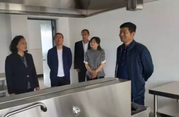咸阳市教育局副局长、职教科科长莅临我们指导工作