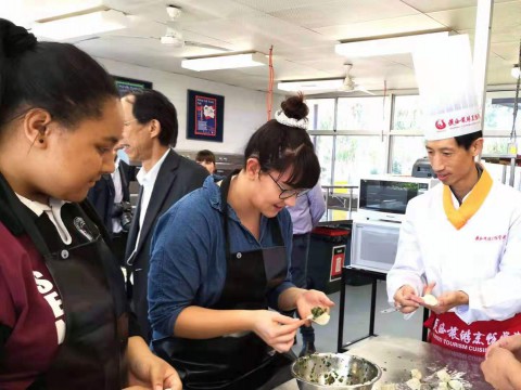 澳大利亚亚马斯登职业学校到我们进行中国厨艺交流