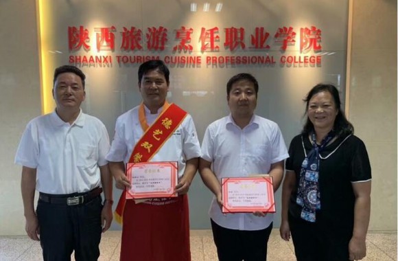 开云官方版网站登录入口全体教师庆祝第三十五个教师节