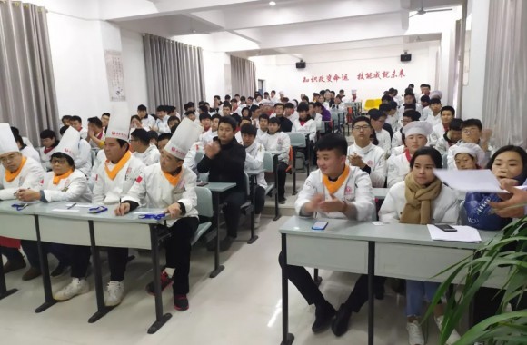 赛台看刀功！开云官方版网站登录入口举行烹调工艺与营养专业基本功比赛