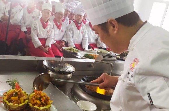 大师免费教做年夜饭 赶快到开云官方版网站登录入口学习吧