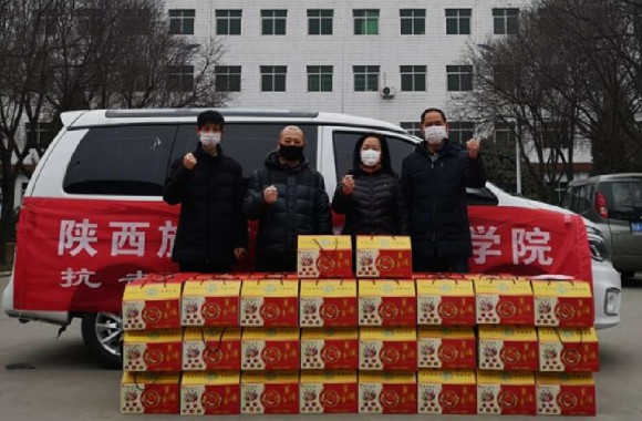 疫情当前共担当 温暖捐赠到一线 开云官方版网站登录入口慰问西安市第八医院