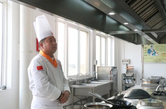 我们组织师生开展实训室安全教育培训活动