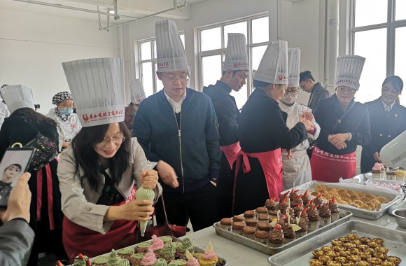 省教科文卫体工会组织的《品味舌尖工会深情 展示别样女性风采》活动在我们圆满成功