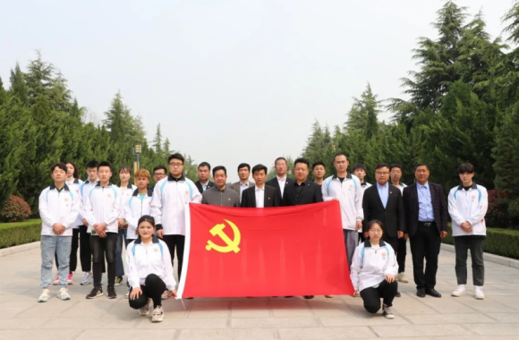 开云官方版网站登录入口开展“缅怀革命先烈，根植红色基因”主题党日活动
