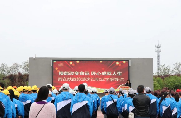 热烈欢迎宁强职教中心师生一行来我们研学交流