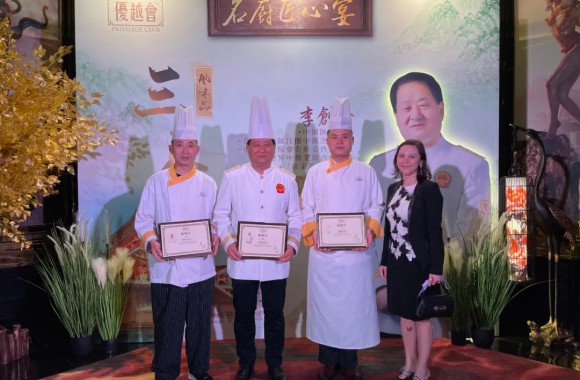 我们客座教授李创伦大师携弟子赴澳门银河酒店传播陕菜文化