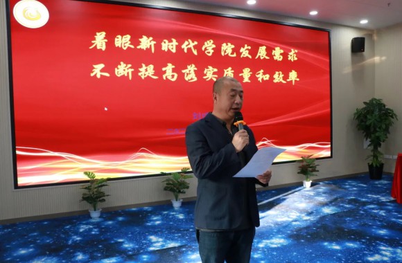 原解放军某部处长刘成地来我们作教师发展专题讲座