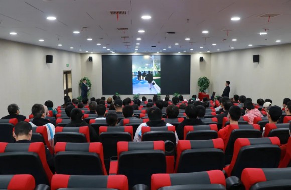 欢迎我们圆满完成第十四届运动会和残特奥会服务保障工作的优秀学子返校