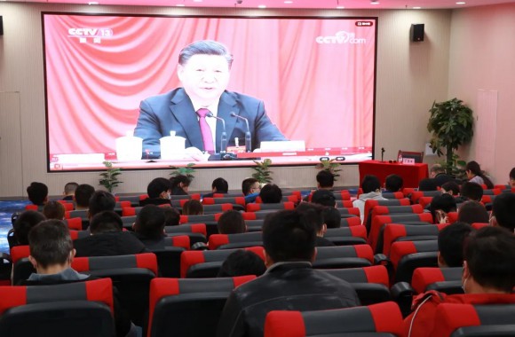 我们党委组织中层以上领导干部、学生干部集中收看十九届六中全会精神新闻发布会