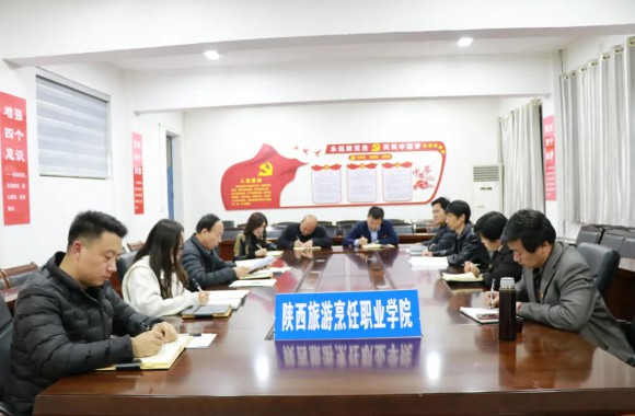 立足岗位，勇毅前行--我们党委中心组集中学习研讨十九届六中全会精神