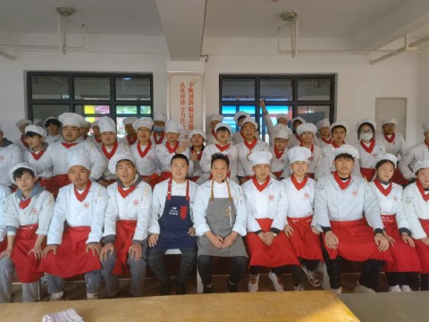 大师进校园|感受烹饪艺术魅力！我们特邀袁伟先生来校开展讲学活动