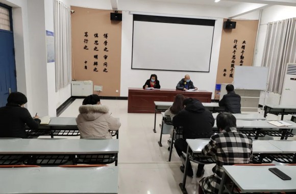 我们疫情防控专班组召开关于疫情防控工作第四次会议精神的通报会