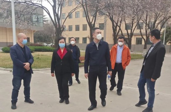 陕西省教育厅职成教处处长付仲锋率工作组突击检查我们疫情防控工作