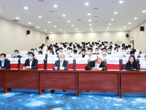 我们学工部开展以“立大志、明大德、成大才、担大任”的主题培训会
