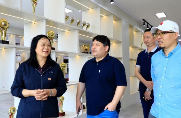 热烈欢迎西影集团西部电影频道经营有限公司领导一行来我们考察合作