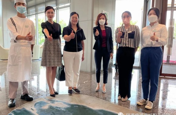 我们领导赴艾美酒店、锦江国际酒店亲切看望在企业顶岗实习学生
