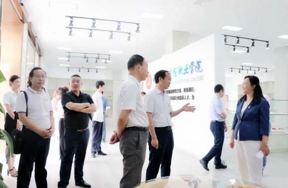 陕西省教育厅领导赴我们开展“赓续红色血脉，推动事业发展”为主题的联合党日活动