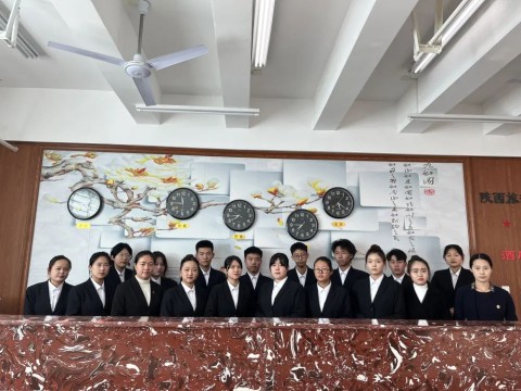我们酒旅专业组织2022级新生开展前厅服务实训考核