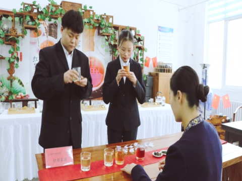 我们酒旅专业组织2021级学生开展《茶艺概论》课程测评