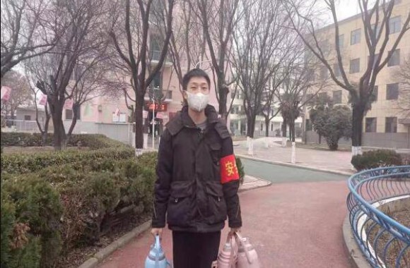 退伍不褪色|我们退役大学生积极参与校园疫情防控工作