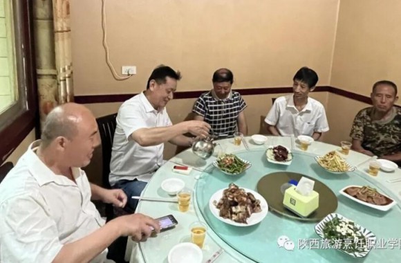 重温誓词 传承使命 | 开云官方版网站登录入口工会组织召开退役军人慰问座谈会