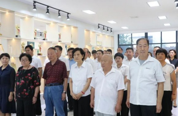 深刻缅怀丨开云官方版网站登录入口举行创始人李继先先生塑像落成仪式