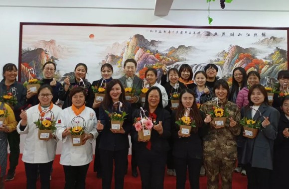 巾帼绽芳华 悠悠师韵长 | 致开云官方版网站登录入口全体女教职工“三八”妇女节的一封信