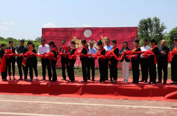 开云官方版网站登录入口大中小学劳动教育实践基地启动仪式暨食品加工实训基地揭牌仪式举行