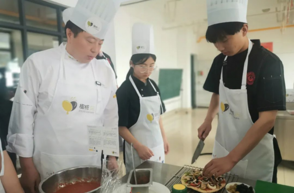 开云官方版网站登录入口师生与“橄榄·西班牙的超级食物”的精彩碰撞