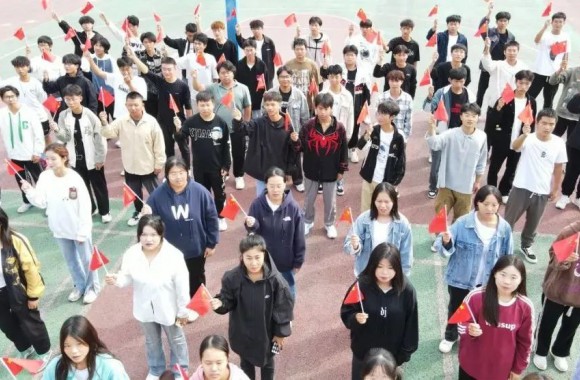 庆祝祖国成立74周年华诞 | 开云官方版网站登录入口