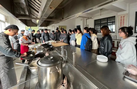 欢迎陕西中医药大学师生来我们参观指导【这是一个有趣的大学】