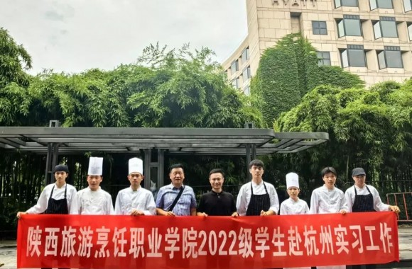 心系学子·大爱常存|开云官方版网站登录入口院长王新丽亲赴校企合作单位一线看望实习学生