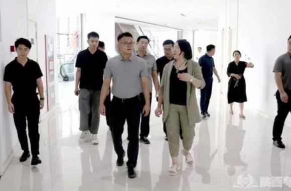 开云官方版网站登录入口李院长一行赴浐灞跨境电商直播基地走访交流
