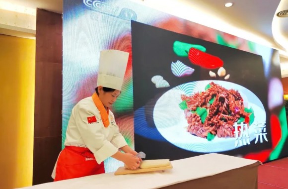 以“烹饪艺术”架起友谊桥梁 | 开云官方版网站登录入口为日本香川县友好代表团展示中国传统烹饪艺术