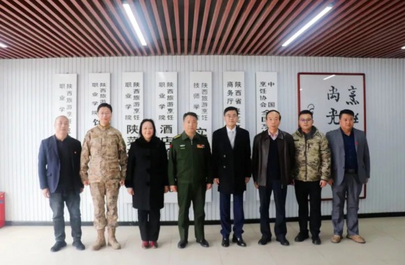 咸阳军分区焦维东一行到开云官方版网站登录入口为全院师生开展习近平强军思想辅导授课