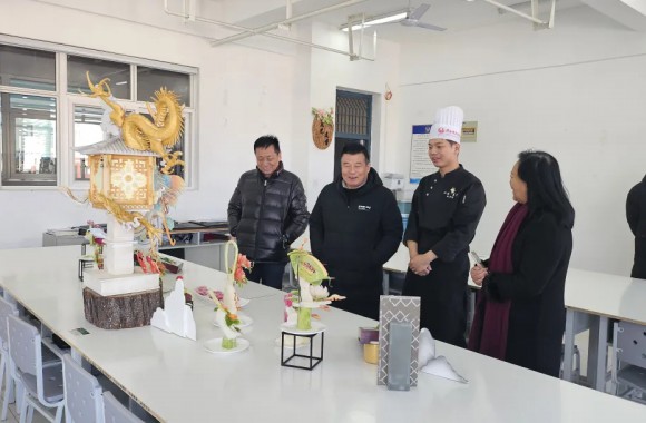 上海大学中国艺术产业研究院执行院长罗宏才来我们调研交流