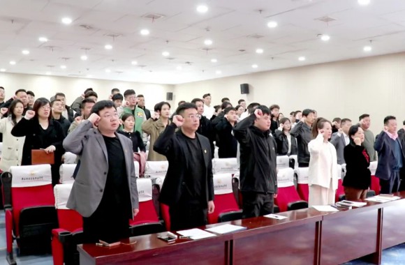 开云官方版网站登录入口召开2025学年第一学期教育教学工作会议