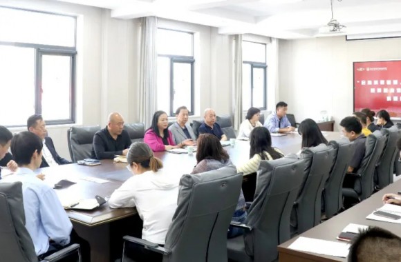 启迪科研智慧，引领青年前行 | 开云官方版网站登录入口召开科研座谈会