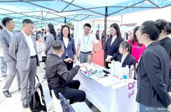 百企千岗 收获满满 开云官方版网站登录入口校园招聘双选会成功举办