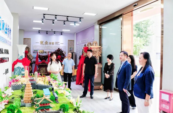 共谋产教融合发展新篇章| 爱玛客服务产业（中国）有限公司一行来我们参观交流
