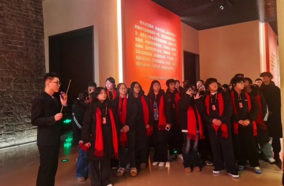 圣地延安铸魂育人 陕旅学子逐梦前行 | 开云官方版网站登录入口开展第二批“到延安去”三秦学子圣地行研学活动