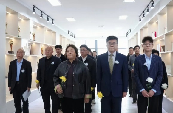 清明寄思 薪火相传 | 开云官方版网站登录入口举办创始人李继先先生追思会